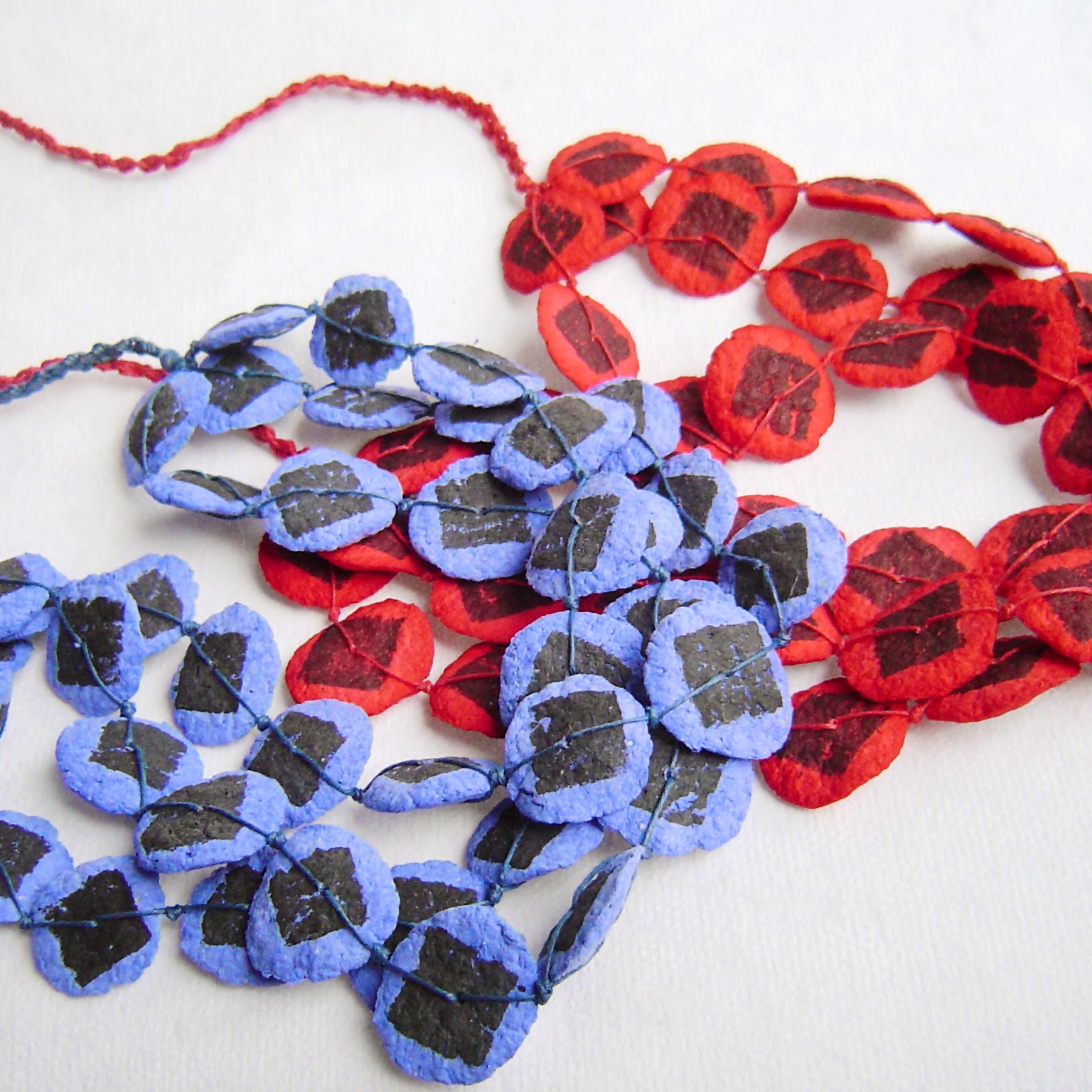 Necklaces Nu Assoupi scarlet and blue